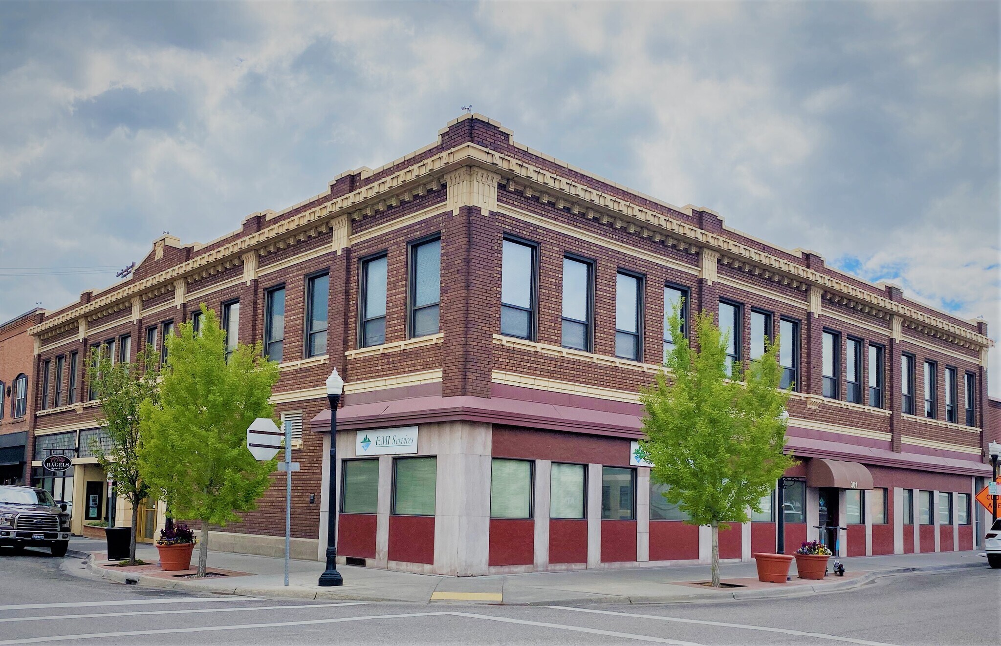 381 Shoup Ave, Idaho Falls, ID à louer Photo du bâtiment- Image 1 de 15