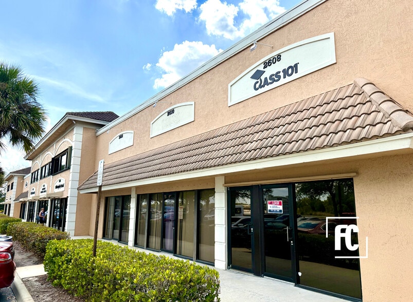 2602-2630 SE Willoughby Blvd, Stuart, FL à louer - Photo du bâtiment - Image 2 de 14