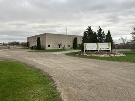 2750 Universal St, Oshkosh WI - Entrepôt