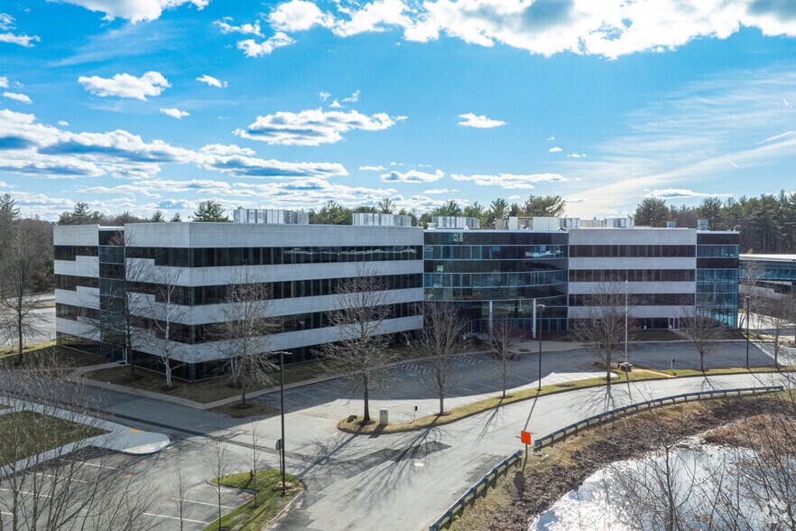 174 Middlesex Tpke, Bedford, MA à vendre - Photo principale - Image 1 de 15