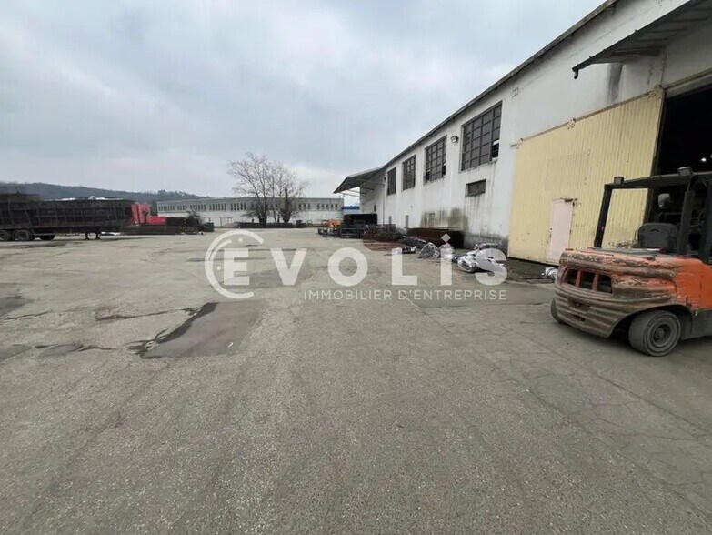 225 Avenue Des Marronniers, Bourgoin-Jallieu à vendre - Photo du bâtiment - Image 2 de 28