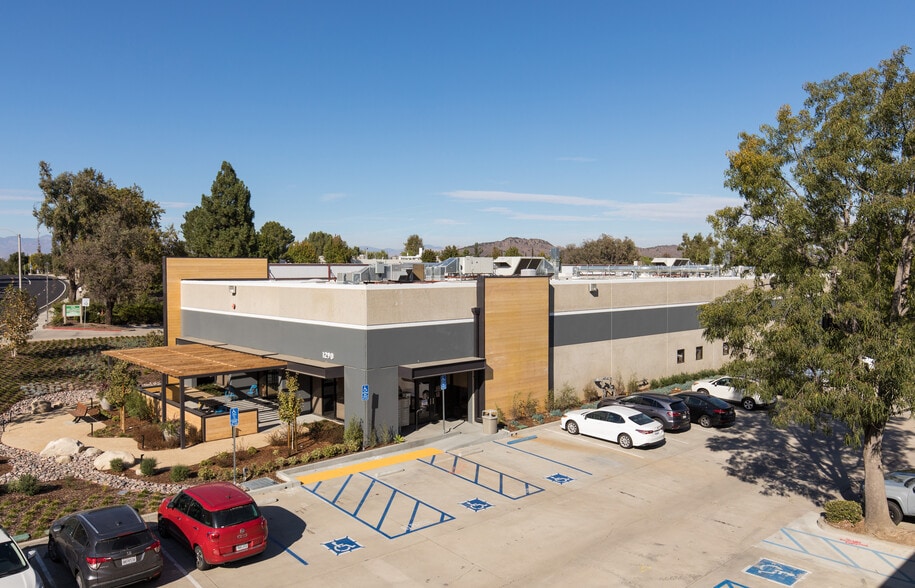 1290 Rancho Conejo Blvd, Thousand Oaks, CA for lease - Building Photo - Image 2 of 4