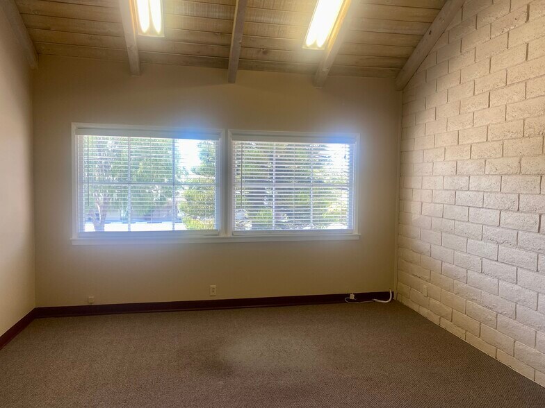 3004 Deodar Ave, Costa Mesa, CA à louer - Photo intérieure - Image 3 de 12