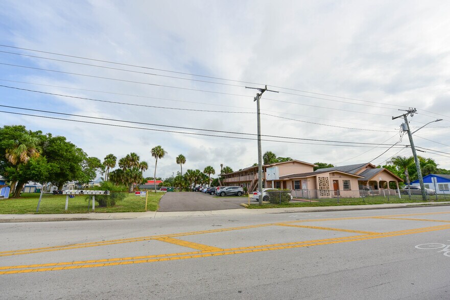 621 Peachtree St, Cocoa, FL à vendre - Photo du bâtiment - Image 3 de 8