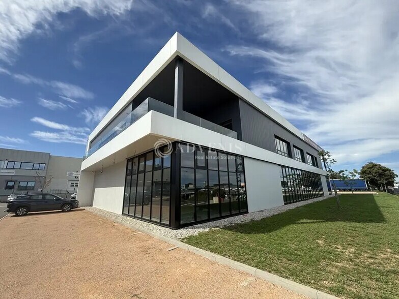 Flex dans Arnas à louer - Photo du bâtiment - Image 1 de 8