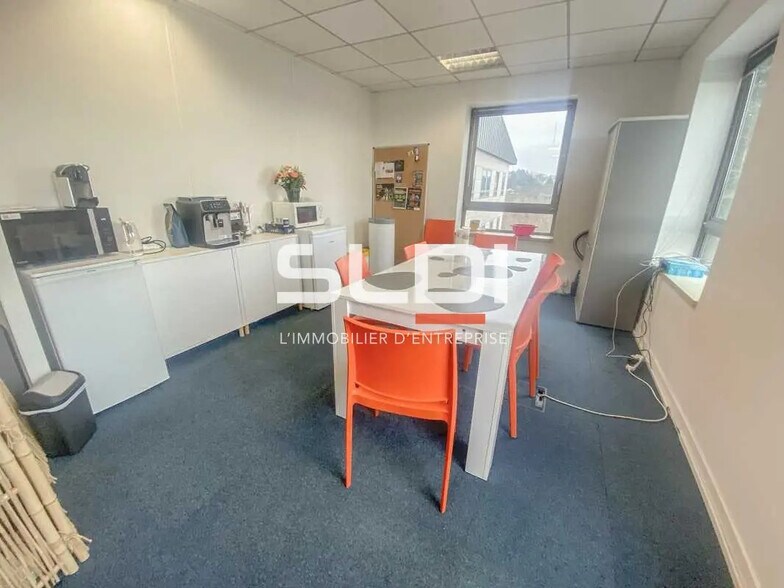 Office in Limonest for sale - Interior Photo - Image 3 of 4