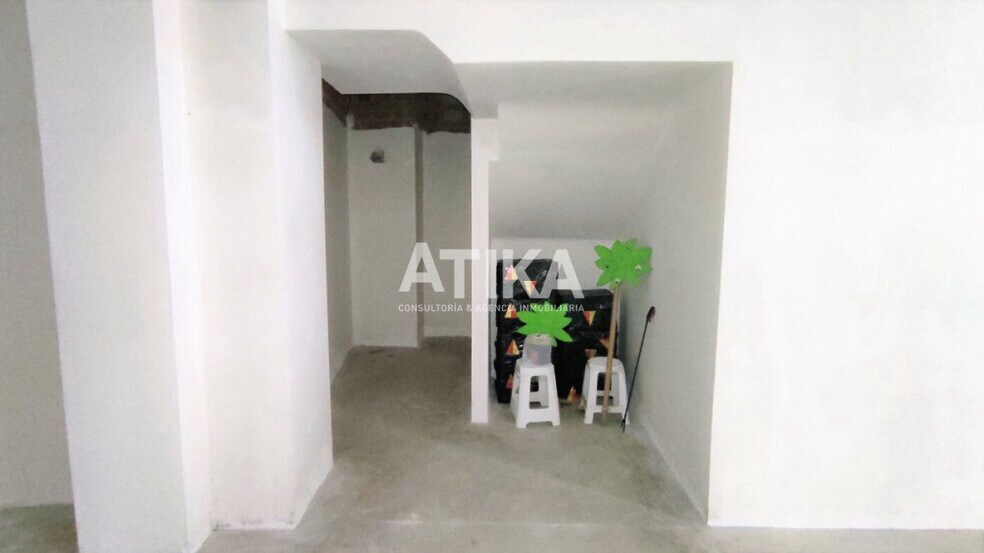 Retail in Ontinyent for lease - Interior Photo - Image 2 of 3