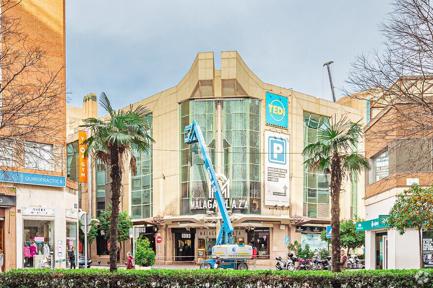 Calle Armengual de la Mota, 12, Málaga, Málaga à louer - Photo du bâtiment - Image 2 de 4