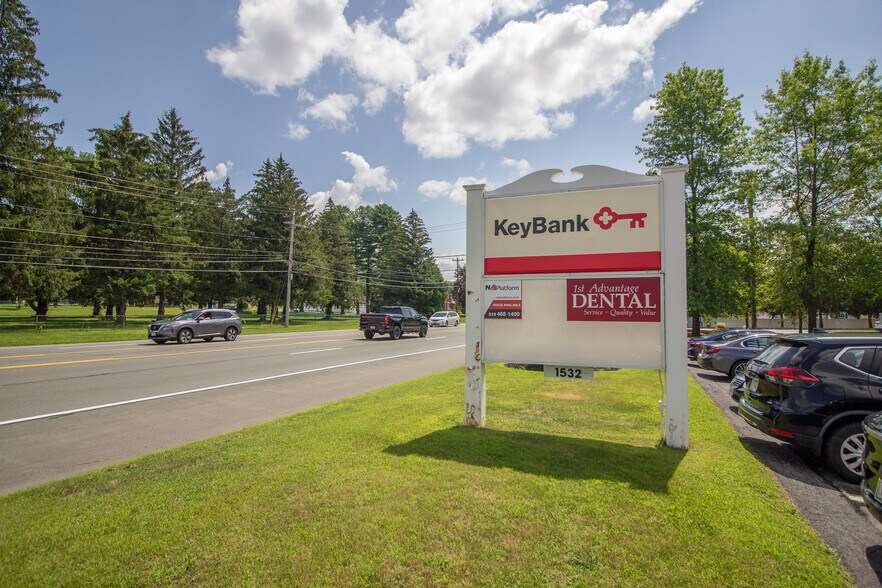 1532 Route 9, Clifton Park, NY à louer - Photo du bâtiment - Image 2 de 10