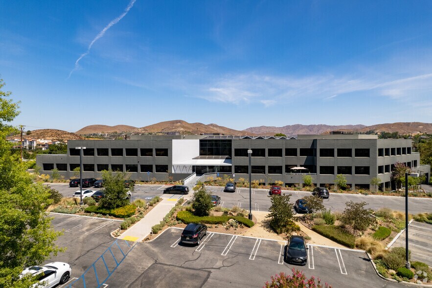 30851 Agoura Rd, Agoura Hills, CA à louer - Photo du bâtiment - Image 2 de 55