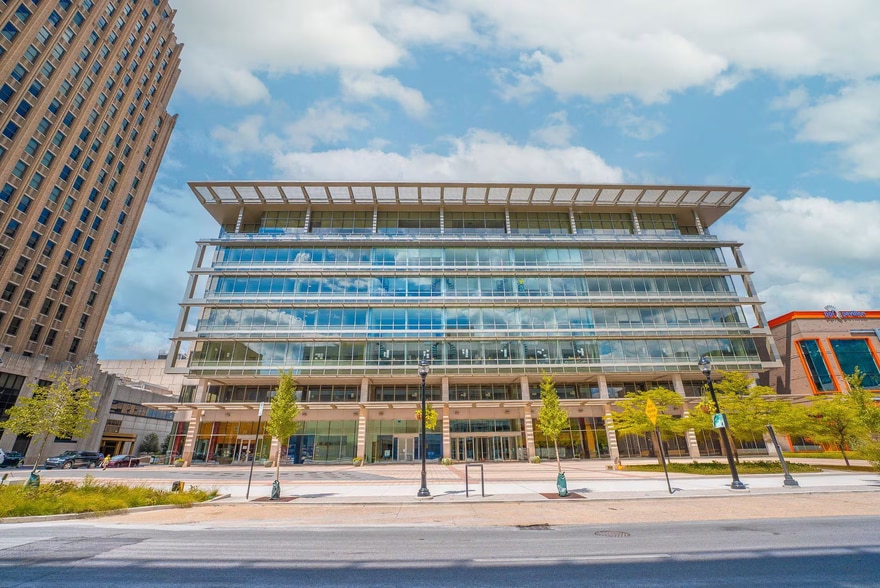 835 W Hamilton St, Allentown, PA for lease - Building Photo - Image 1 of 9