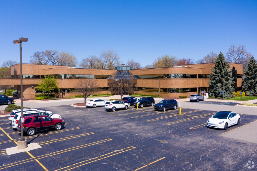 33300 5 Mile Rd, Livonia, MI à louer - Photo du bâtiment - Image 1 de 11