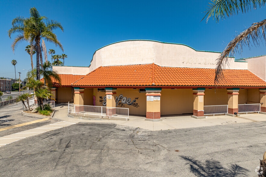 21555-21627 Roscoe Blvd, Canoga Park, CA for lease - Primary Photo - Image 1 of 4