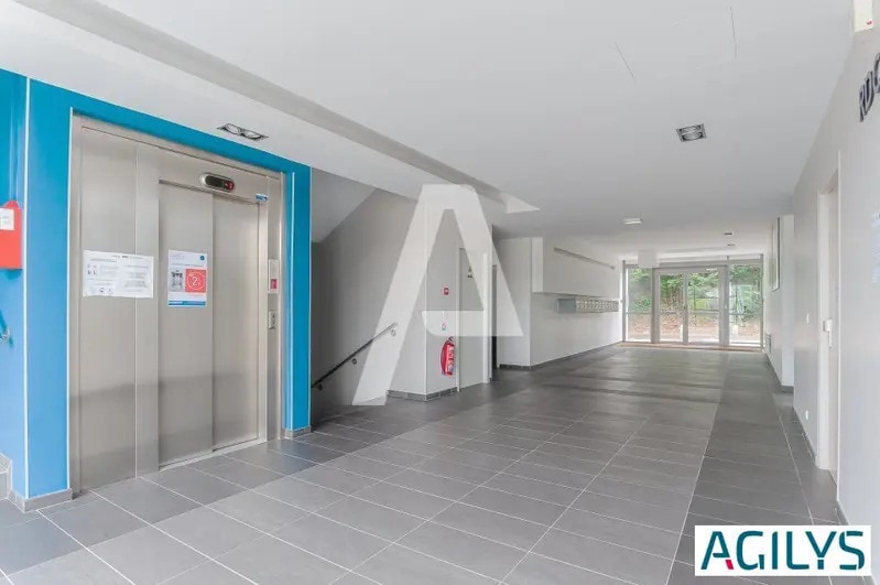 8 Bis Boulevard Dubreuil, Orsay for sale - Lobby - Image 3 of 12