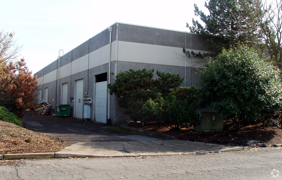 15800 SE Piazza Ave, Clackamas, OR for lease - Building Photo - Image 3 of 13