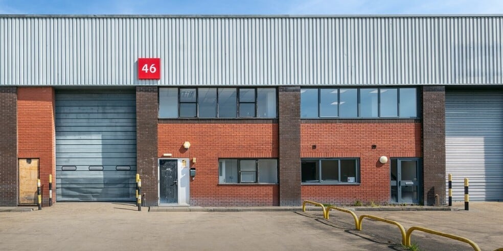 419-420 Bridport Rd, Greenford for lease - Building Photo - Image 2 of 61