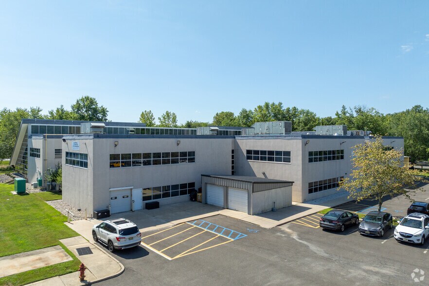 195 Clarksville Rd, West Windsor, NJ à vendre - Photo du bâtiment - Image 2 de 4