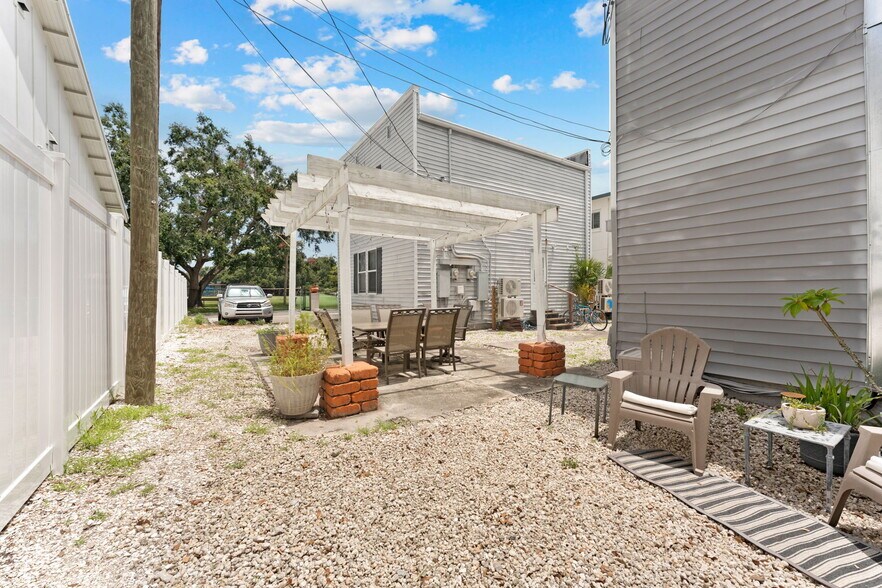 1326 17th Ter N, Saint Petersburg, FL à vendre - Photo du bâtiment - Image 3 de 16