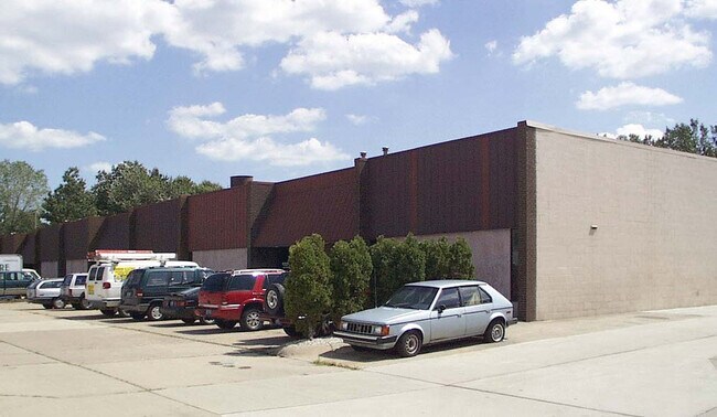 Plus de détails pour 33830-33890 Groesbeck Hwy, Clinton Township, MI - Industriel à louer
