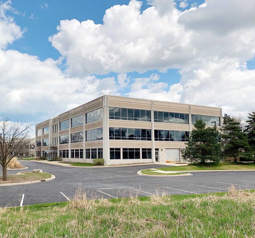 1955 W Field Ct, Lake Forest, IL for lease Building Photo- Image 1 of 12