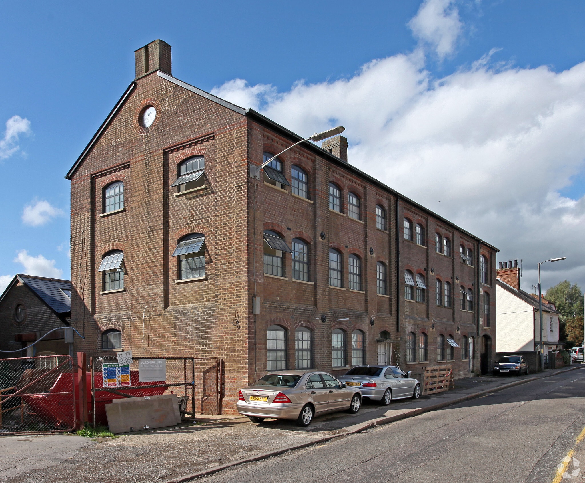 71-79 Waterside, Chesham for sale Primary Photo- Image 1 of 4