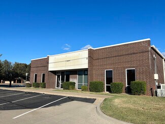 Plus de détails pour 2800 S Kelly Ave, Edmond, OK - Local d'activités à louer