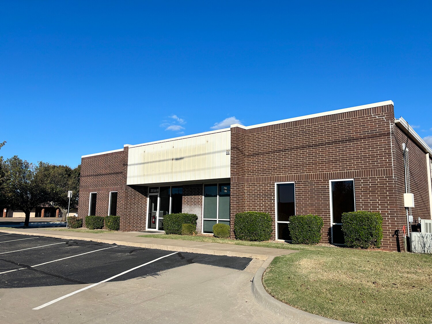 2800 S Kelly Ave, Edmond, OK for lease Building Photo- Image 1 of 7