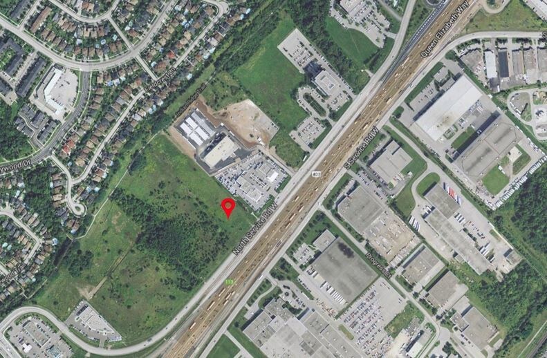 1395 N Service Rd W, Oakville, ON à louer - Photo du bâtiment - Image 2 de 3