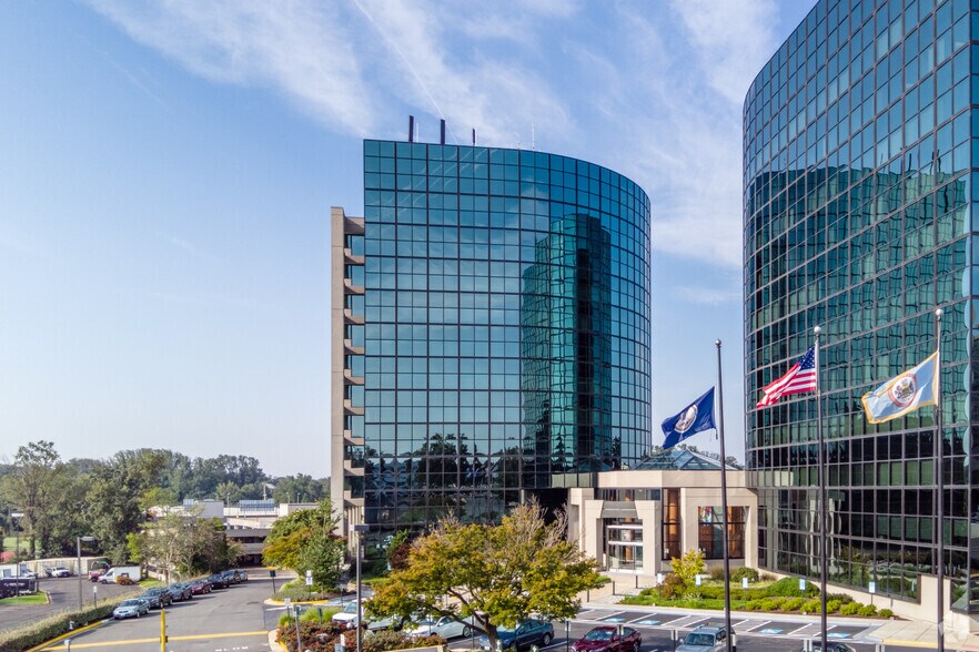 7799 Leesburg Pike, Falls Church, VA à louer - Photo du bâtiment - Image 2 de 9