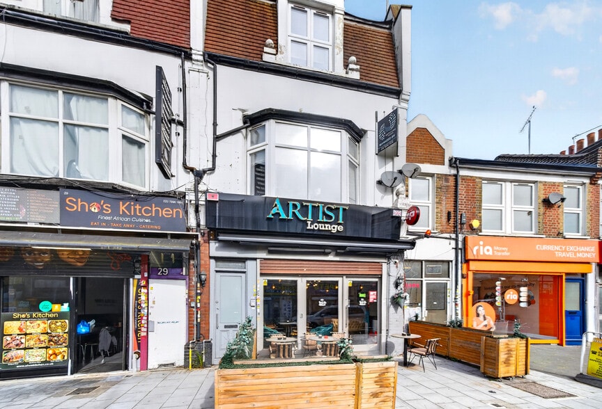 31 Westbury Ave, London for lease - Building Photo - Image 2 of 7