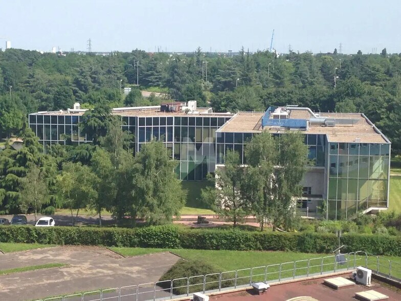 Bureau dans Évry-Courcouronnes à louer - Photo du bâtiment - Image 1 de 19