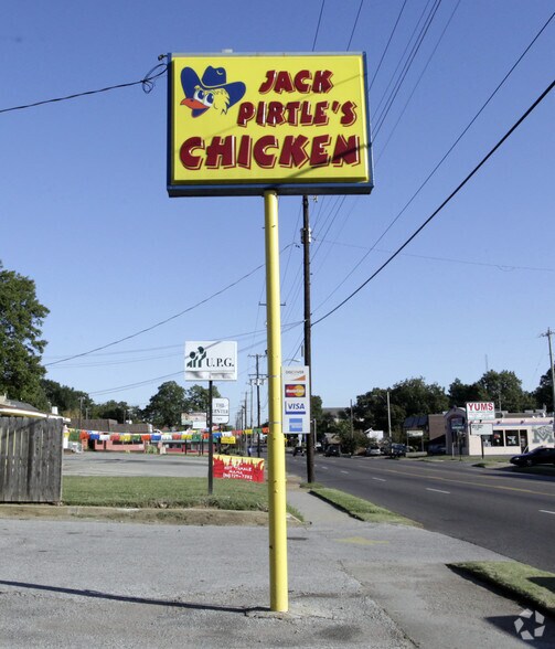 811 S Highland St, Memphis, TN à louer - Photo du bâtiment - Image 2 de 3