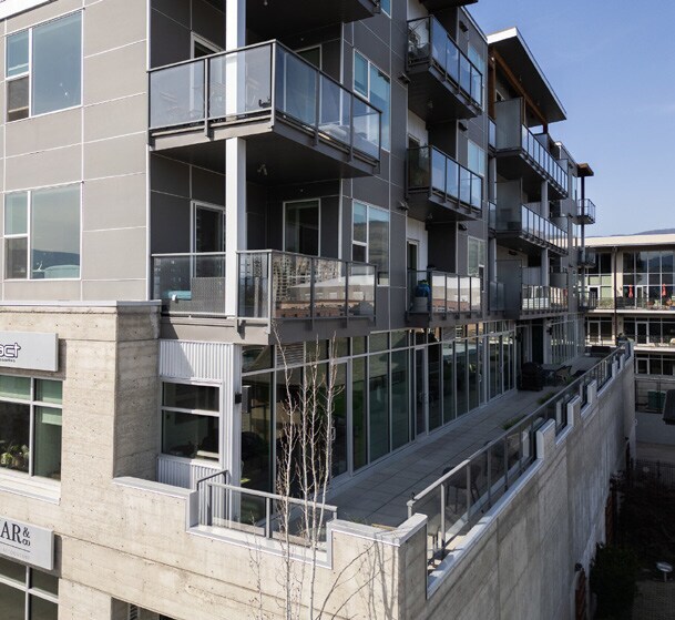 1290 St Paul St, Kelowna, BC à vendre - Photo du bâtiment - Image 2 de 10