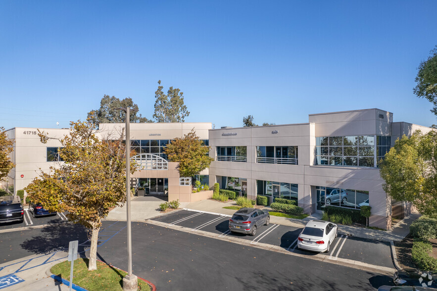 41661 Enterprise Cir N, Temecula, CA à louer - Photo du bâtiment - Image 3 de 16