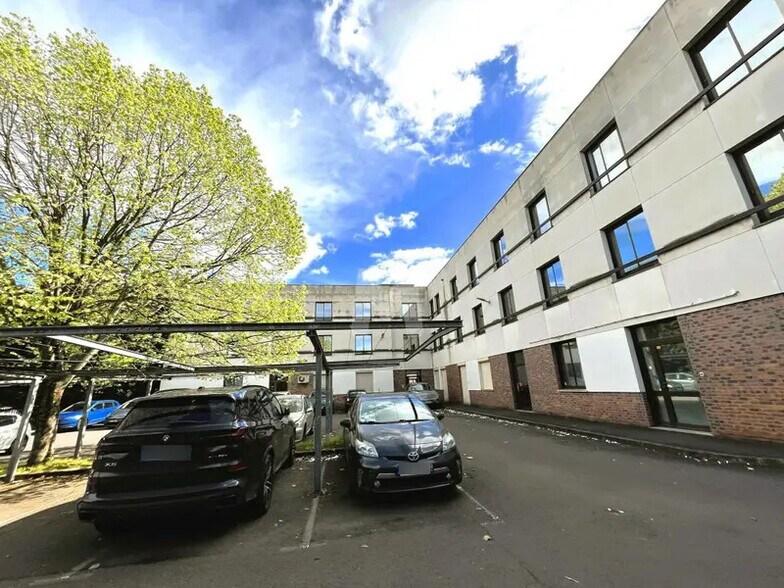 Bureau dans Évry-Courcouronnes à vendre - Photo du bâtiment - Image 3 de 12