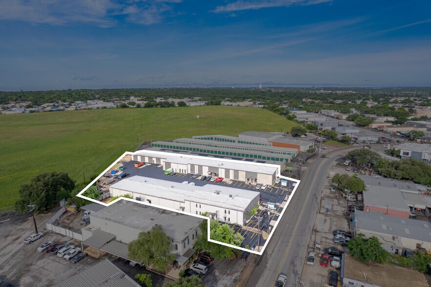 318 E Nakoma St, San Antonio, TX à vendre - Photo du bâtiment - Image 3 de 16