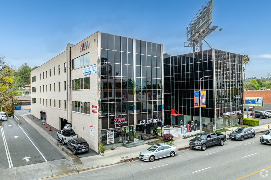 16200 Ventura Blvd, Encino, CA for lease - Primary Photo - Image 1 of 30