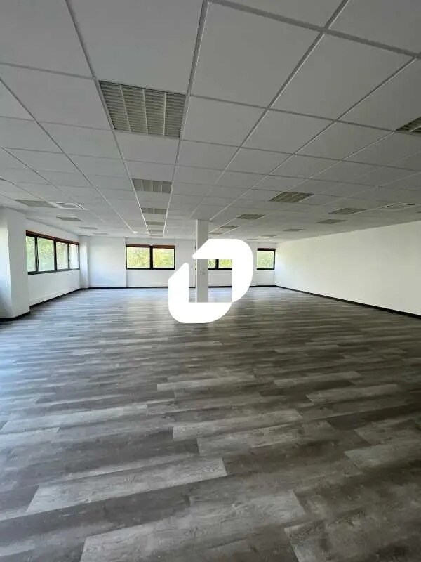 Office in Saint-Priest for lease Interior Photo- Image 1 of 8