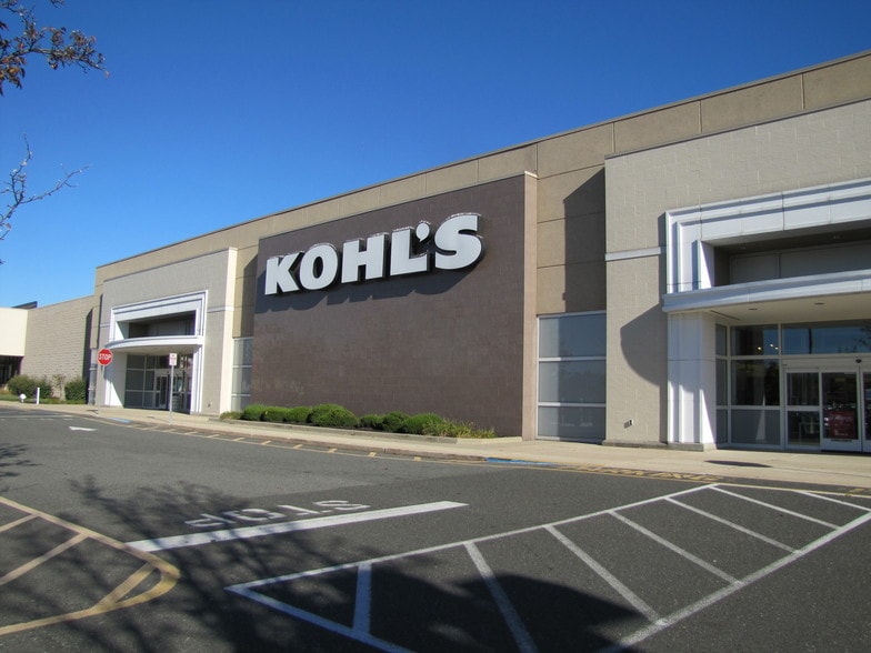 1061-1099 Highway 9, Old Bridge, NJ for lease - Building Photo - Image 1 of 8