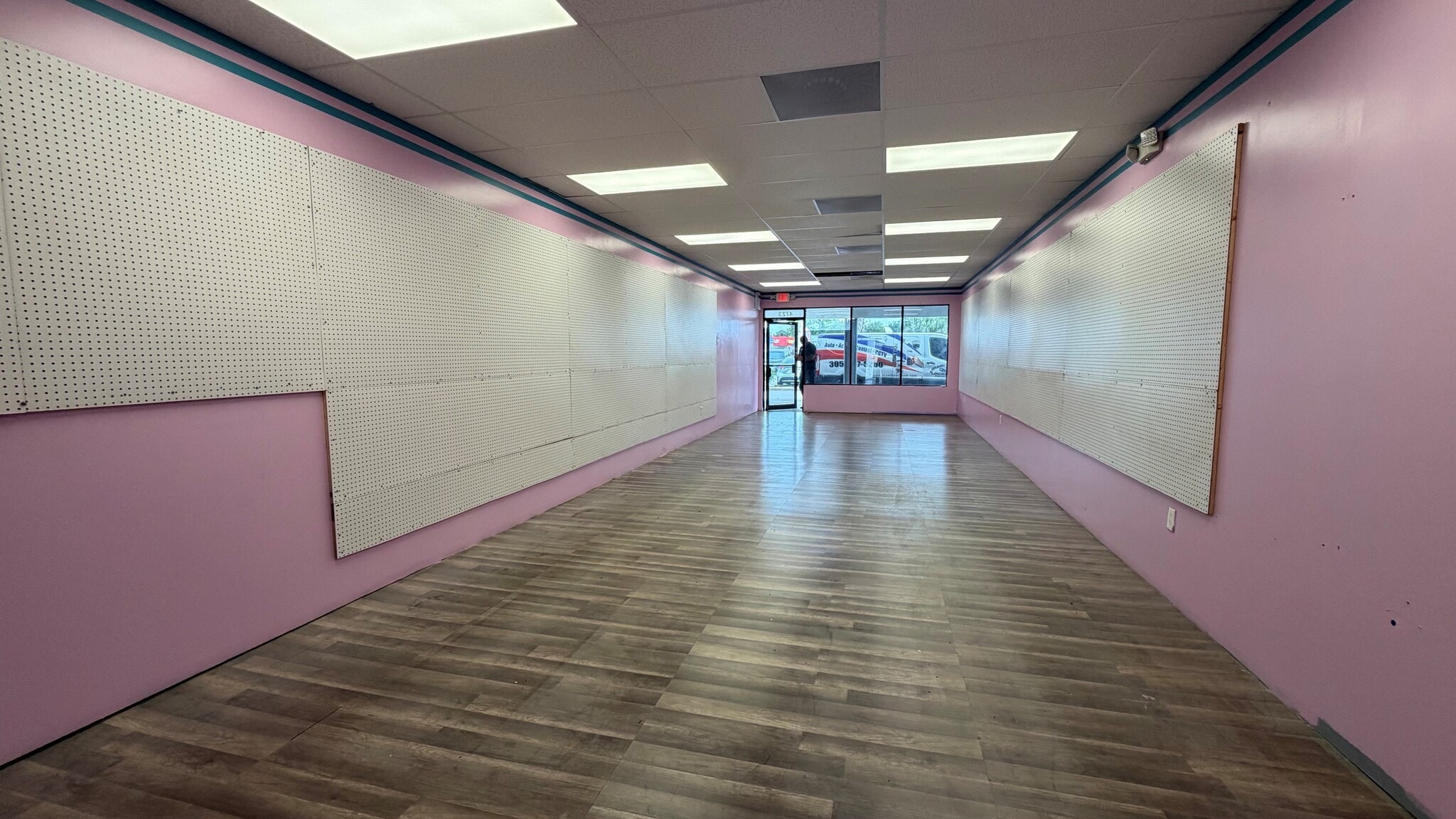 4705-4773 NW 183rd St, Miami Gardens, FL for lease Interior Photo- Image 1 of 7