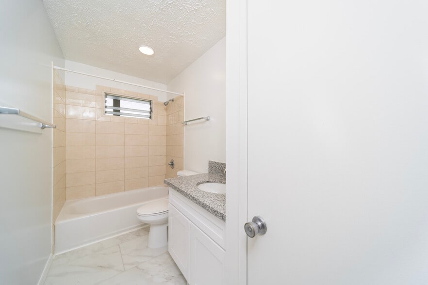 230 Kapiolani St, Hilo, HI for sale - Interior Photo - Image 3 of 15