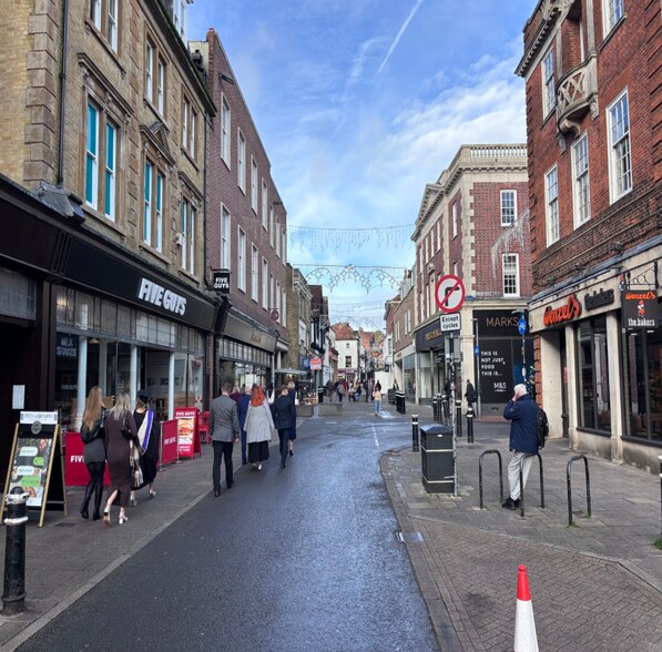 141-142 High St, Winchester à louer - Photo du bâtiment - Image 3 de 3