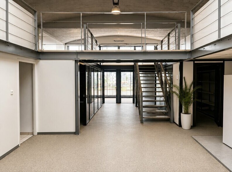 1 Quai Armand Lalande, Bordeaux for lease - Interior Photo - Image 3 of 13