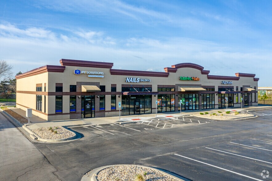 15315-15335 W 67th St, Shawnee, KS à louer - Photo du bâtiment - Image 2 de 6