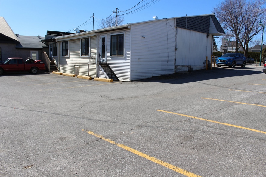 528 Rue Notre-Dame, Repentigny, QC for sale - Building Photo - Image 3 of 4