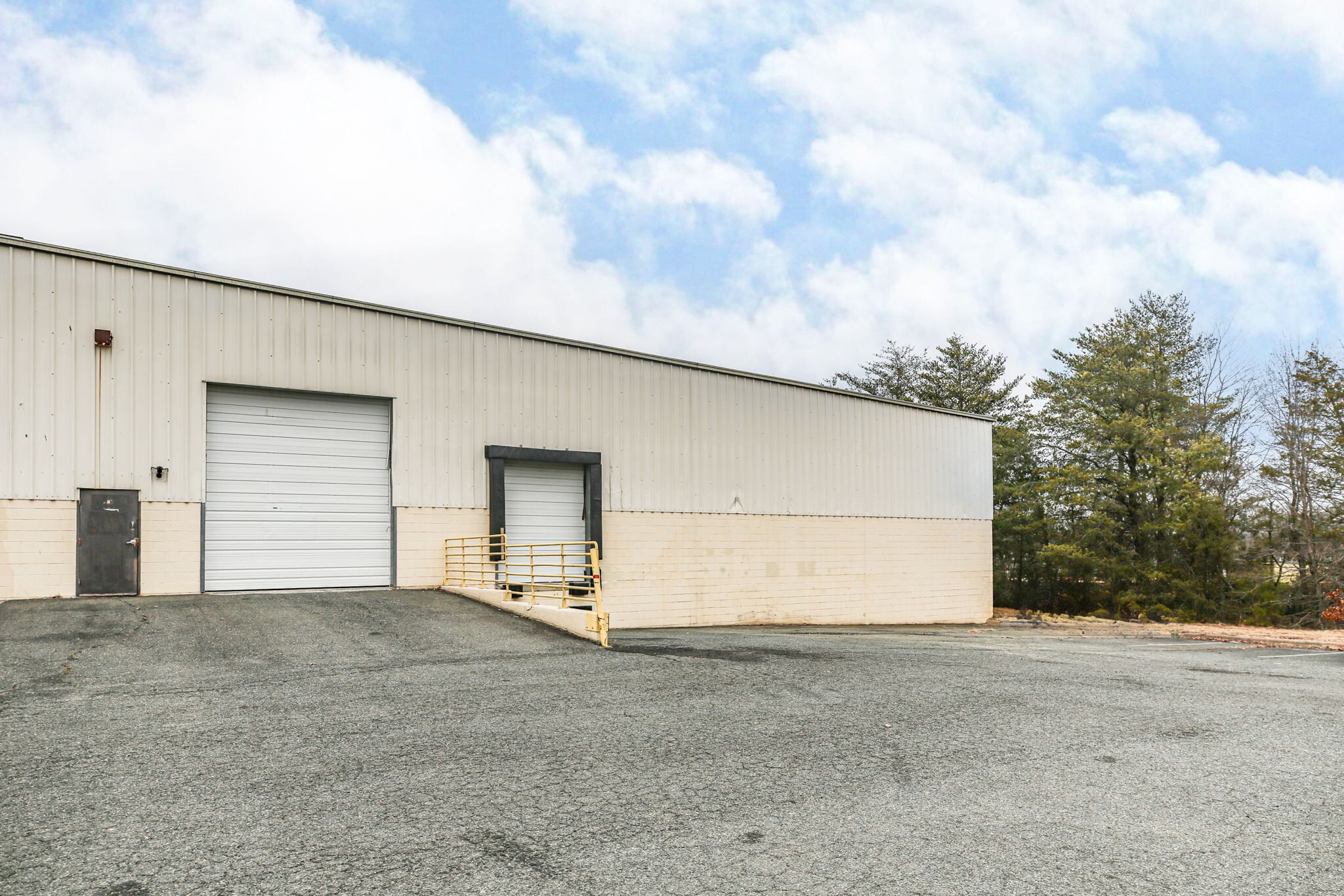 202 Freedom Ct, Fredericksburg, VA for lease Primary Photo- Image 1 of 4