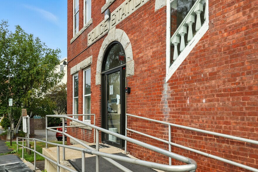 3 Merrimack St, Penacook, NH à vendre - Photo du bâtiment - Image 2 de 13