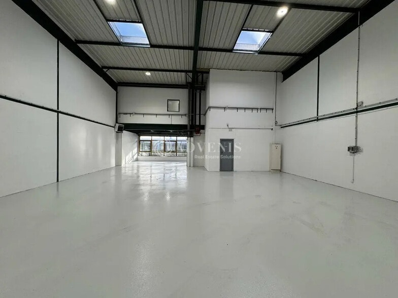 Flex in Villepinte for lease - Building Photo - Image 2 of 11