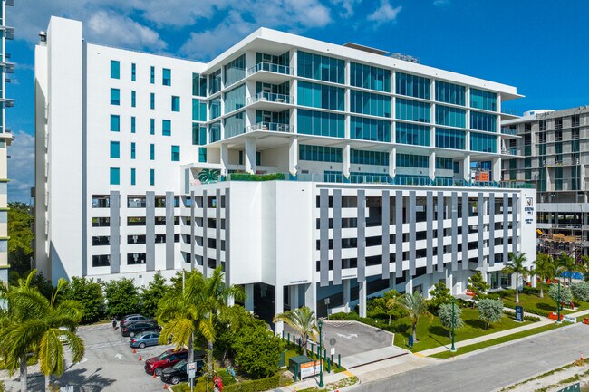 Plus de détails pour 2820 NE 214th St, Aventura, FL - Bureau à louer