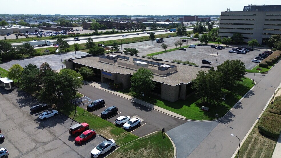 1150 Stephenson Hwy, Troy, MI à vendre - Photo du bâtiment - Image 2 de 10
